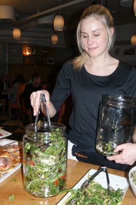 Lovisa fyllde på faten