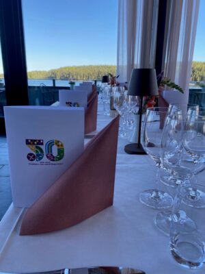 dukning med celiakiförbundets 50 års logga